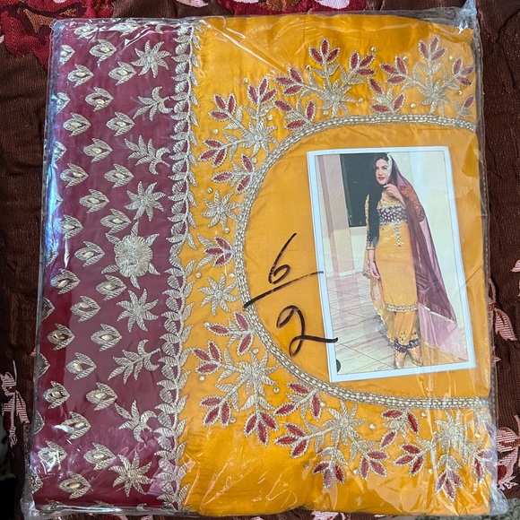 Women dresses - Picture 1 of 4